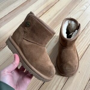 UGG Toddler Chestnut Suede Mini Boots Side Snap Size 9 Kid winter booties casual